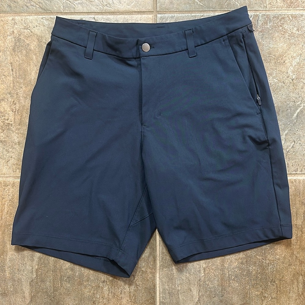 Lululemon Men’s Commission Shorts 7” size 31